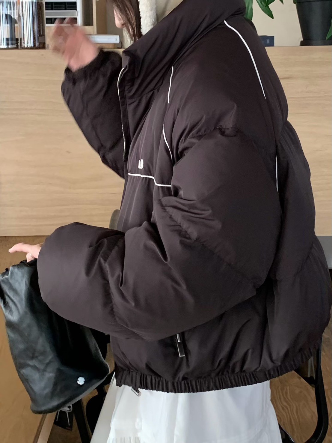 A14.小V家亮眼線條鴨絨外套