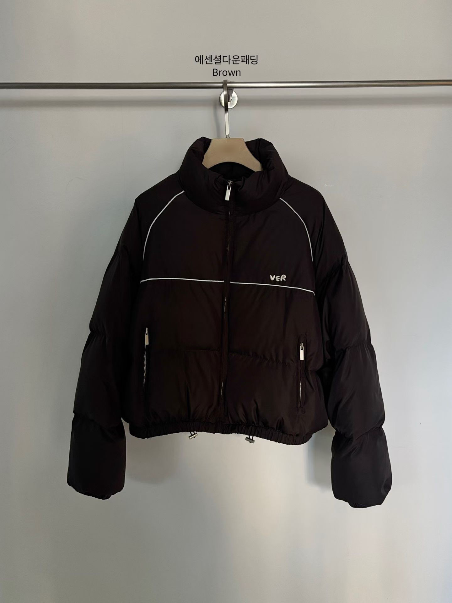 A14.小V家亮眼線條鴨絨外套