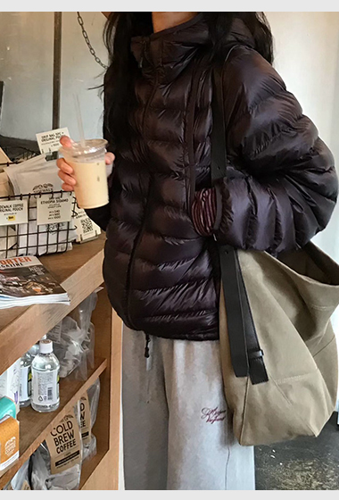 A07.小V家圓弧特色剪接羽絨外套