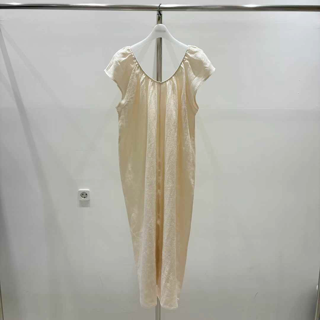 A84.質感家公主領抽皺長洋裝