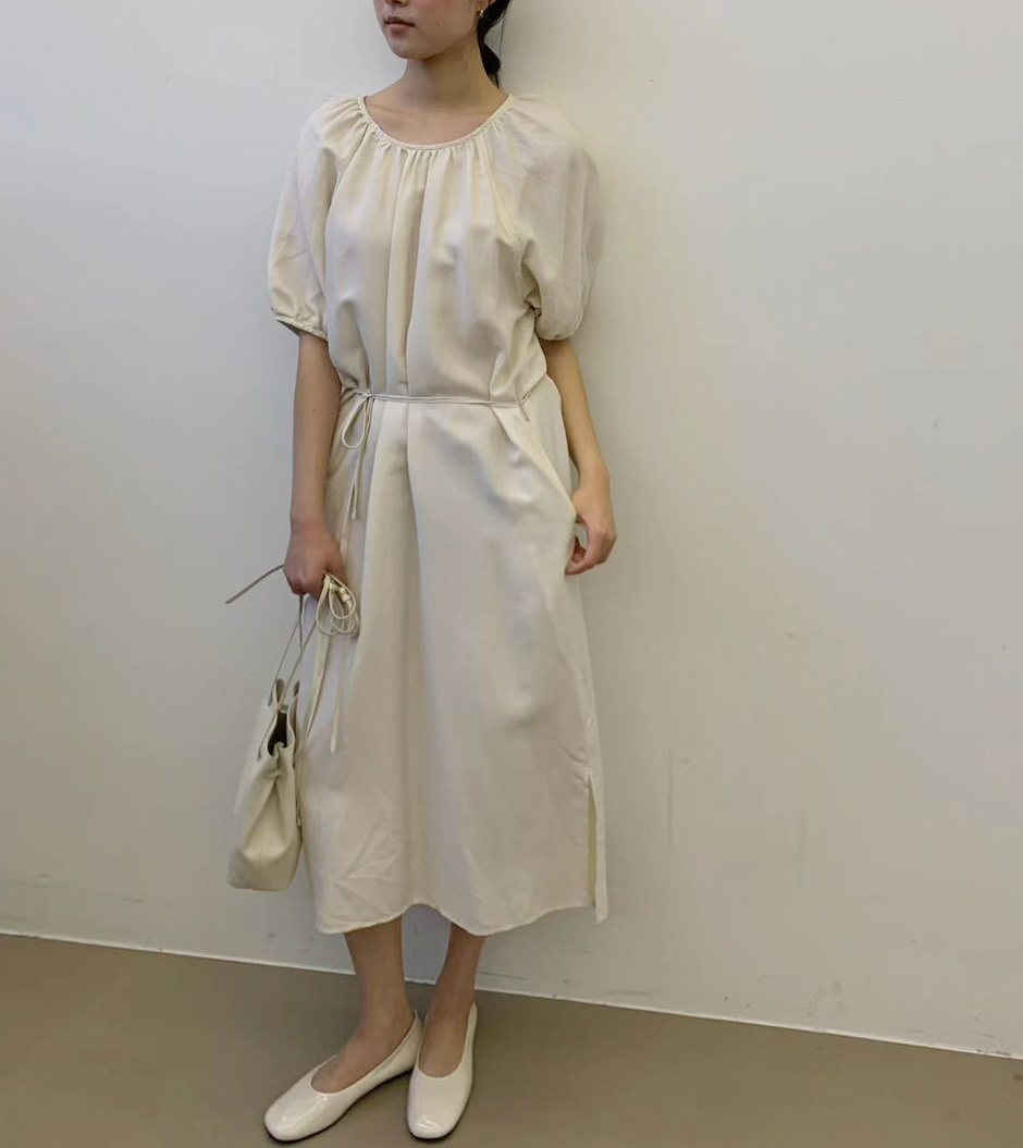 A29.質感家澎袖氣質素雅洋裝