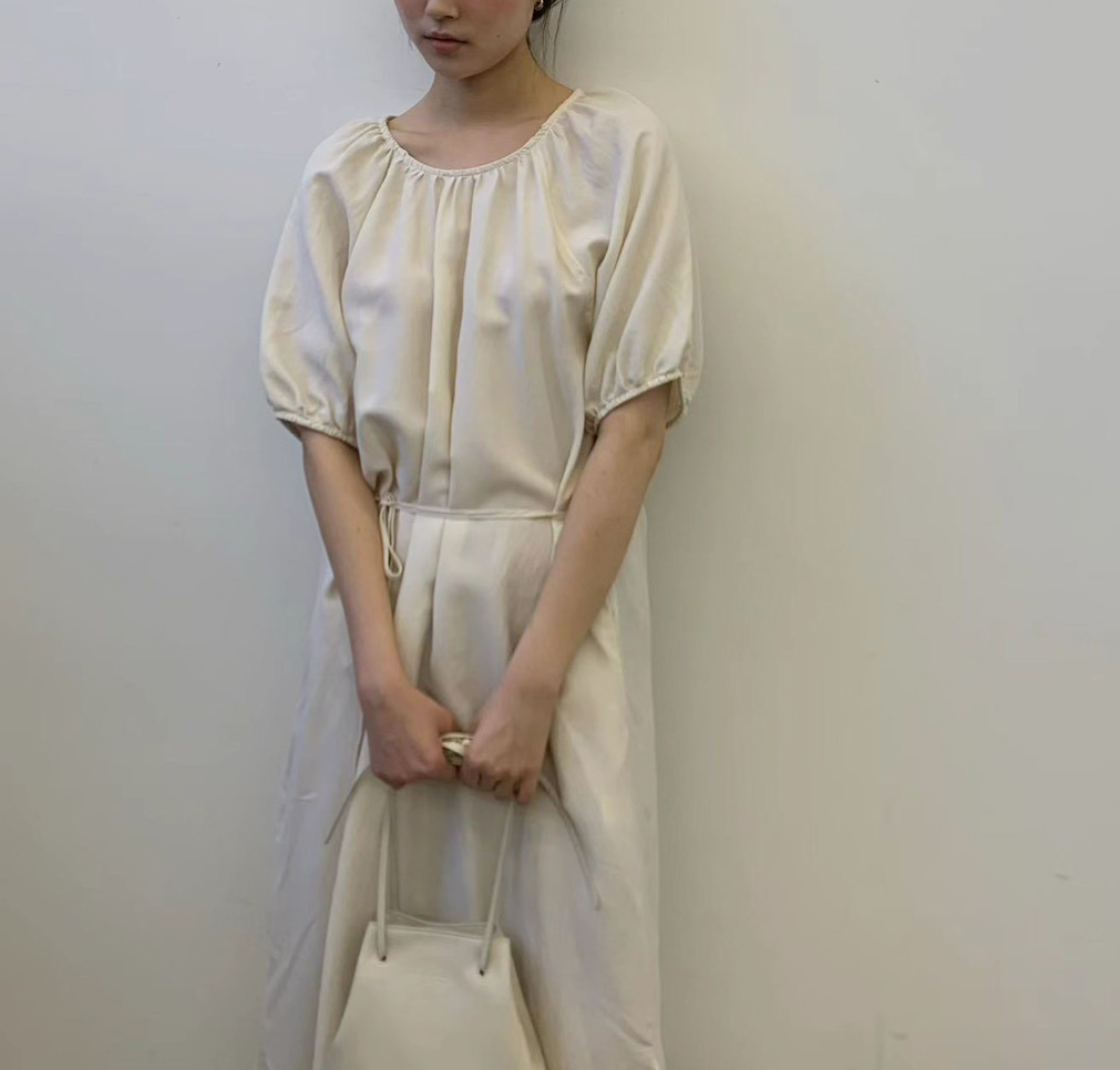 A29.質感家澎袖氣質素雅洋裝