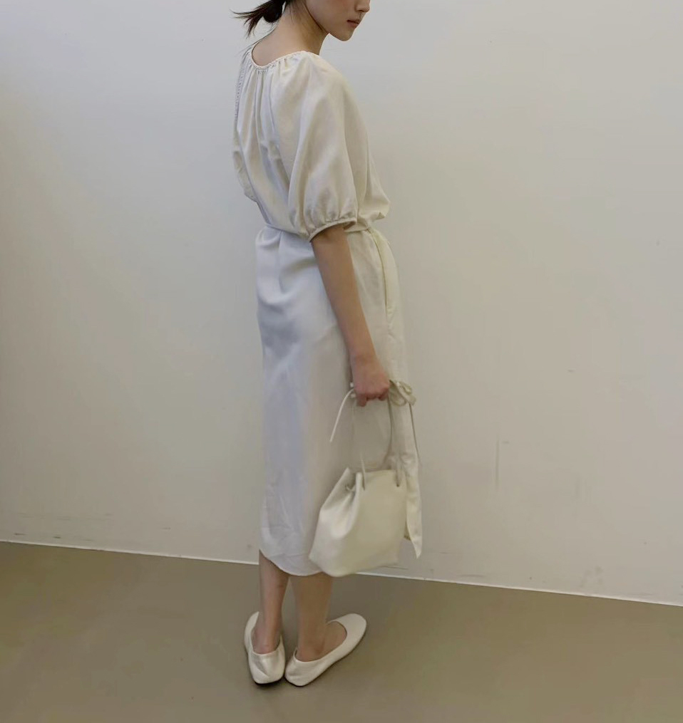 A29.質感家澎袖氣質素雅洋裝