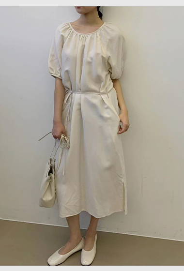 A29.質感家澎袖氣質素雅洋裝