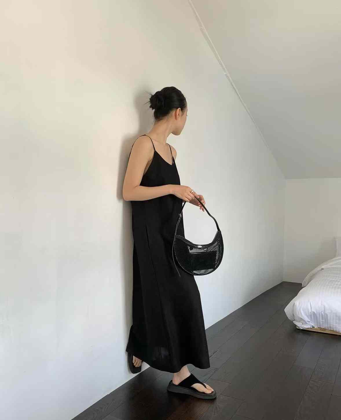 A108.纖瘦女孩細肩帶洋裝