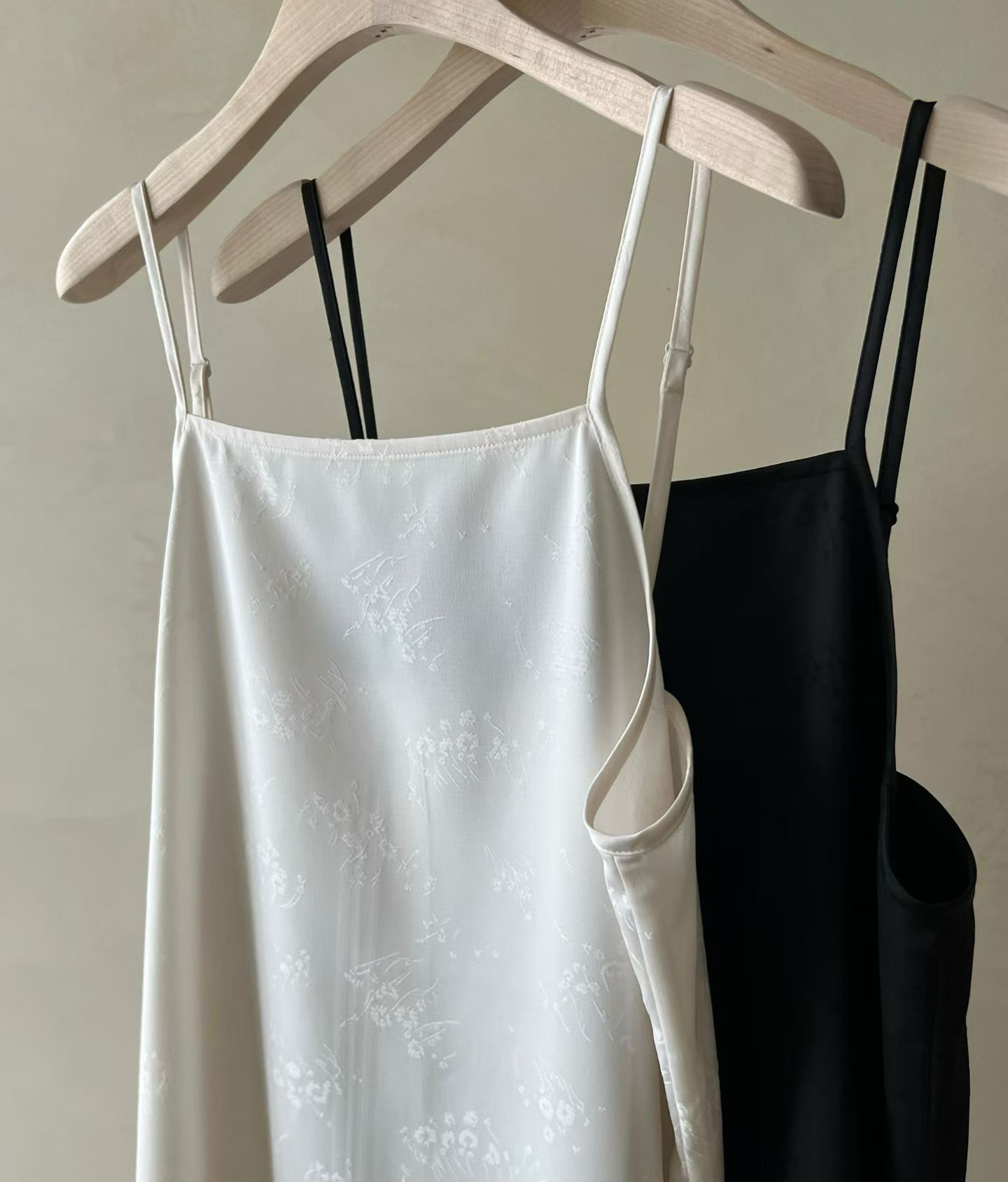 A36.JP家氣質細肩帶繡花洋裝