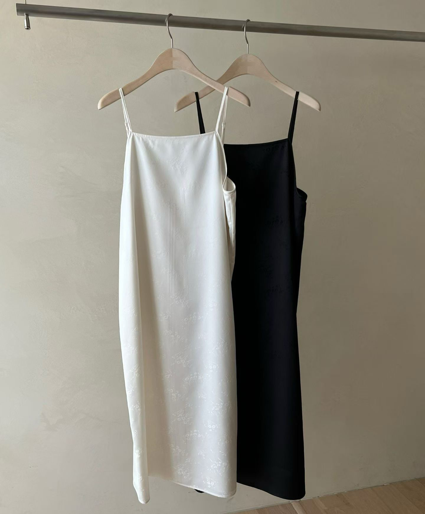 A36.JP家氣質細肩帶繡花洋裝