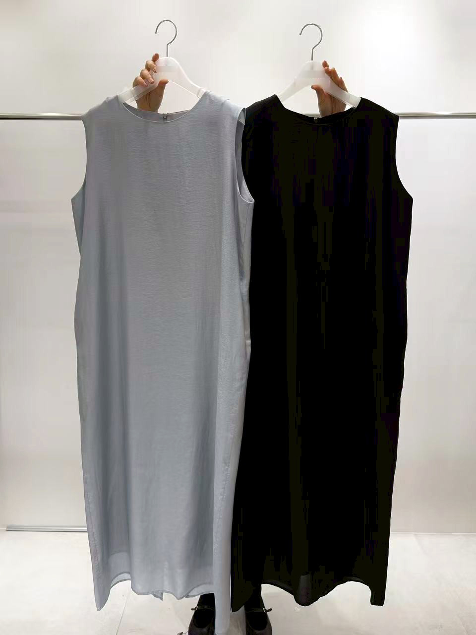 B17.質感家簡約素雅背心長洋裝