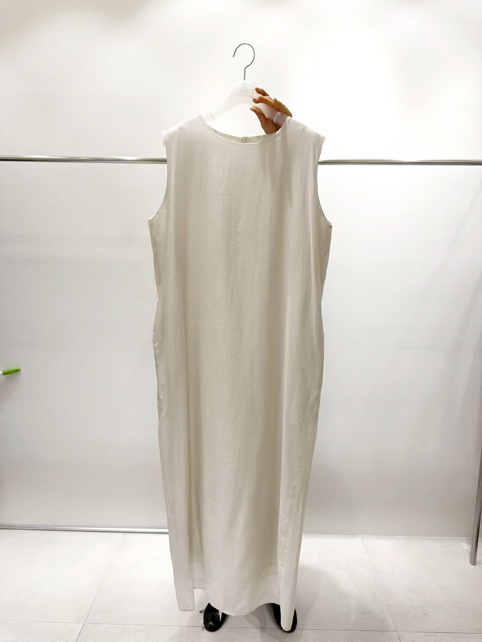 B17.質感家簡約素雅背心長洋裝