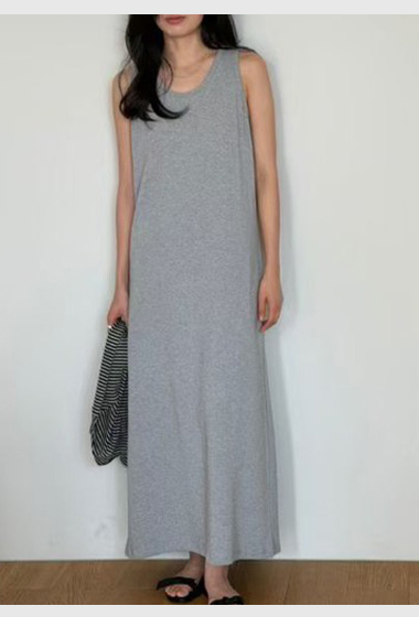 B67.瘦瘦歐膩素雅無袖長洋裝