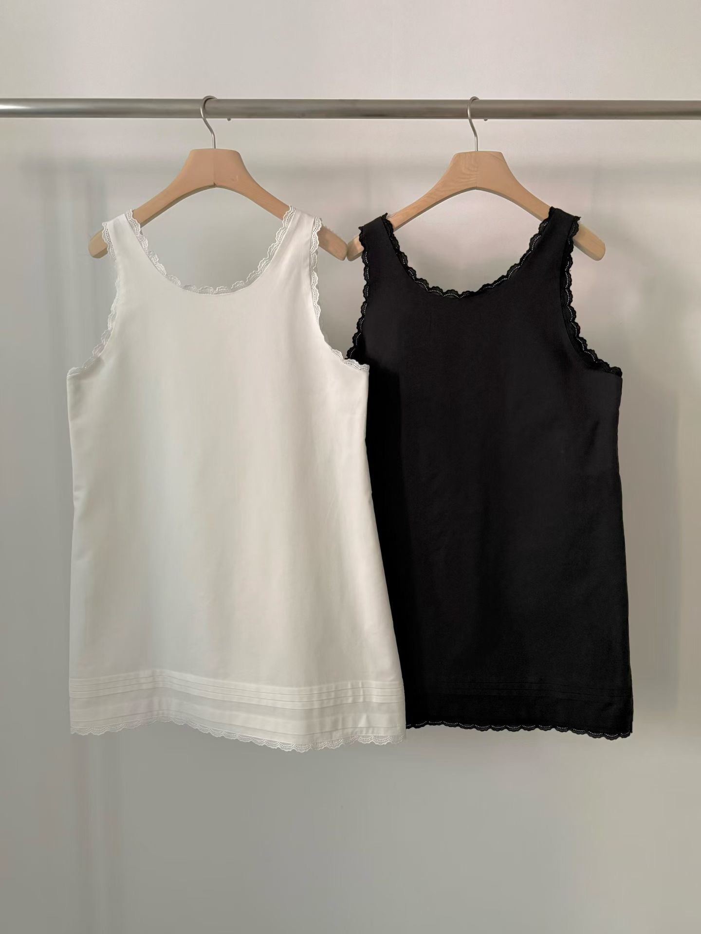 A58.好搭蕾絲滾邊長版背心