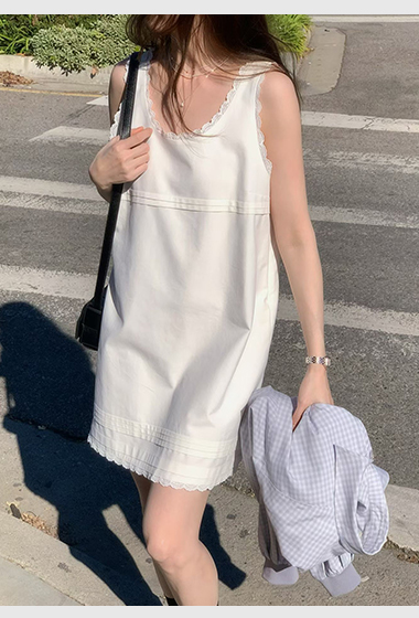 A58.好搭蕾絲滾邊長版背心