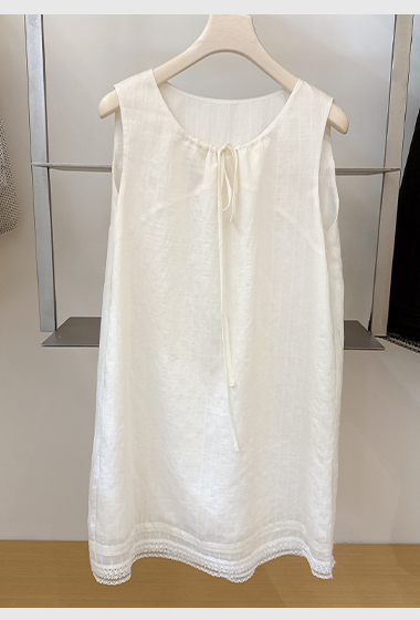 A08.直紋緹花領綁帶長版背心