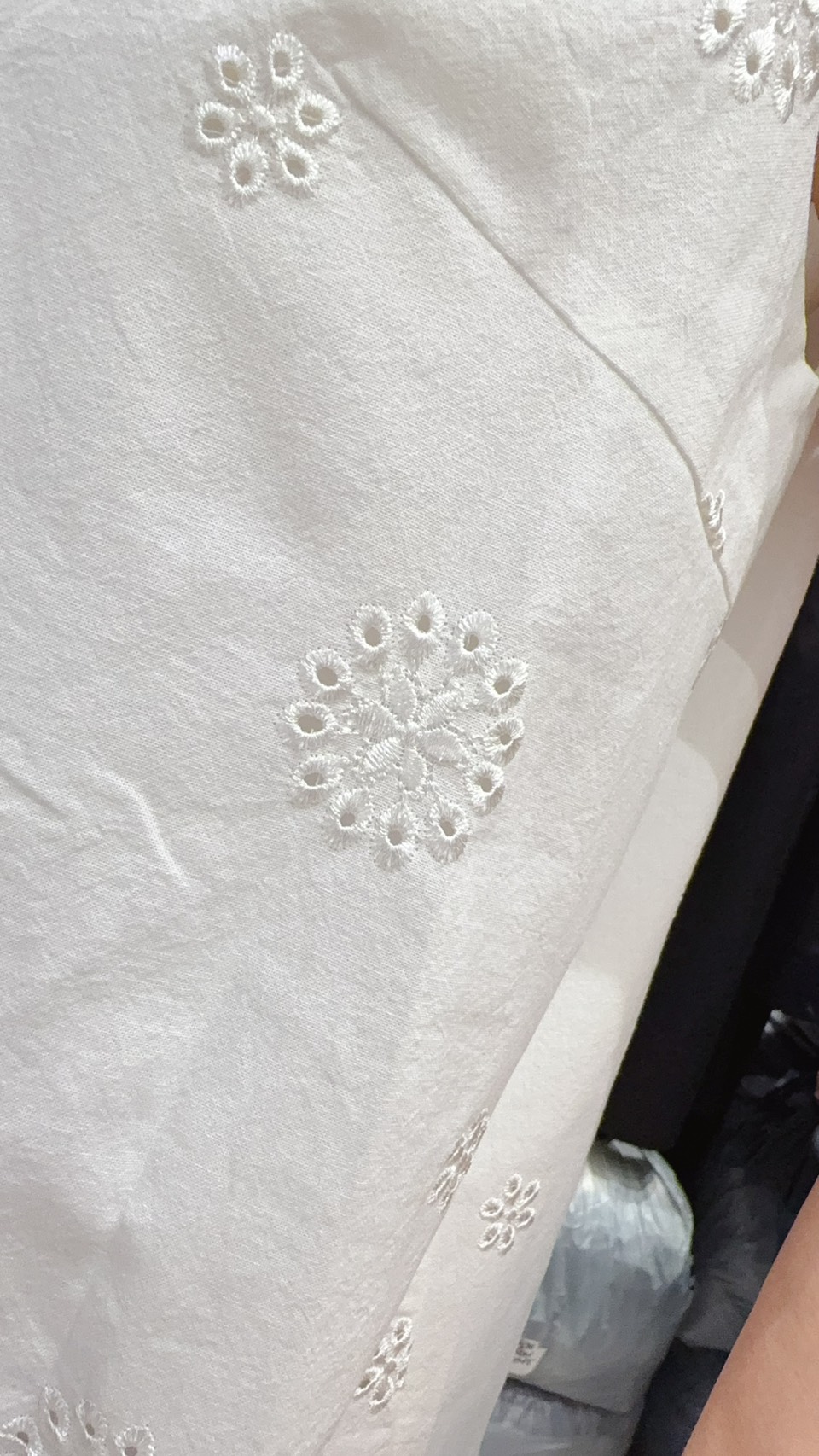 QQ歐膩鏤空繡花短洋裝