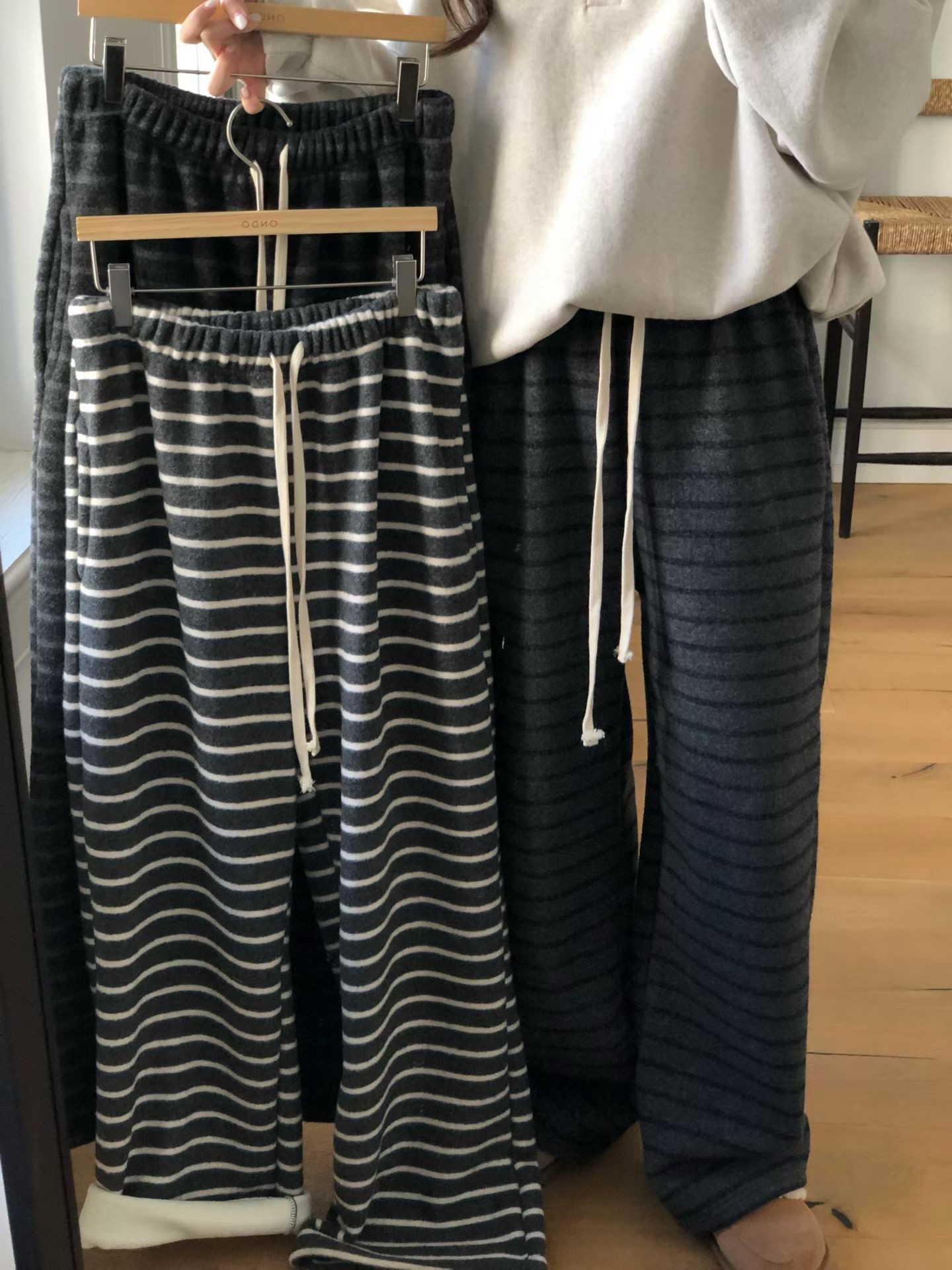 A20.抽繩綁帶條紋內刷毛休閒長褲