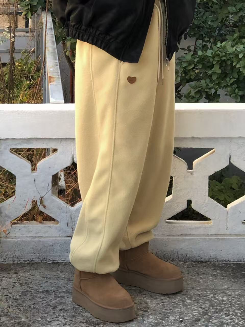 A16.甜美小愛心標縮口運動褲