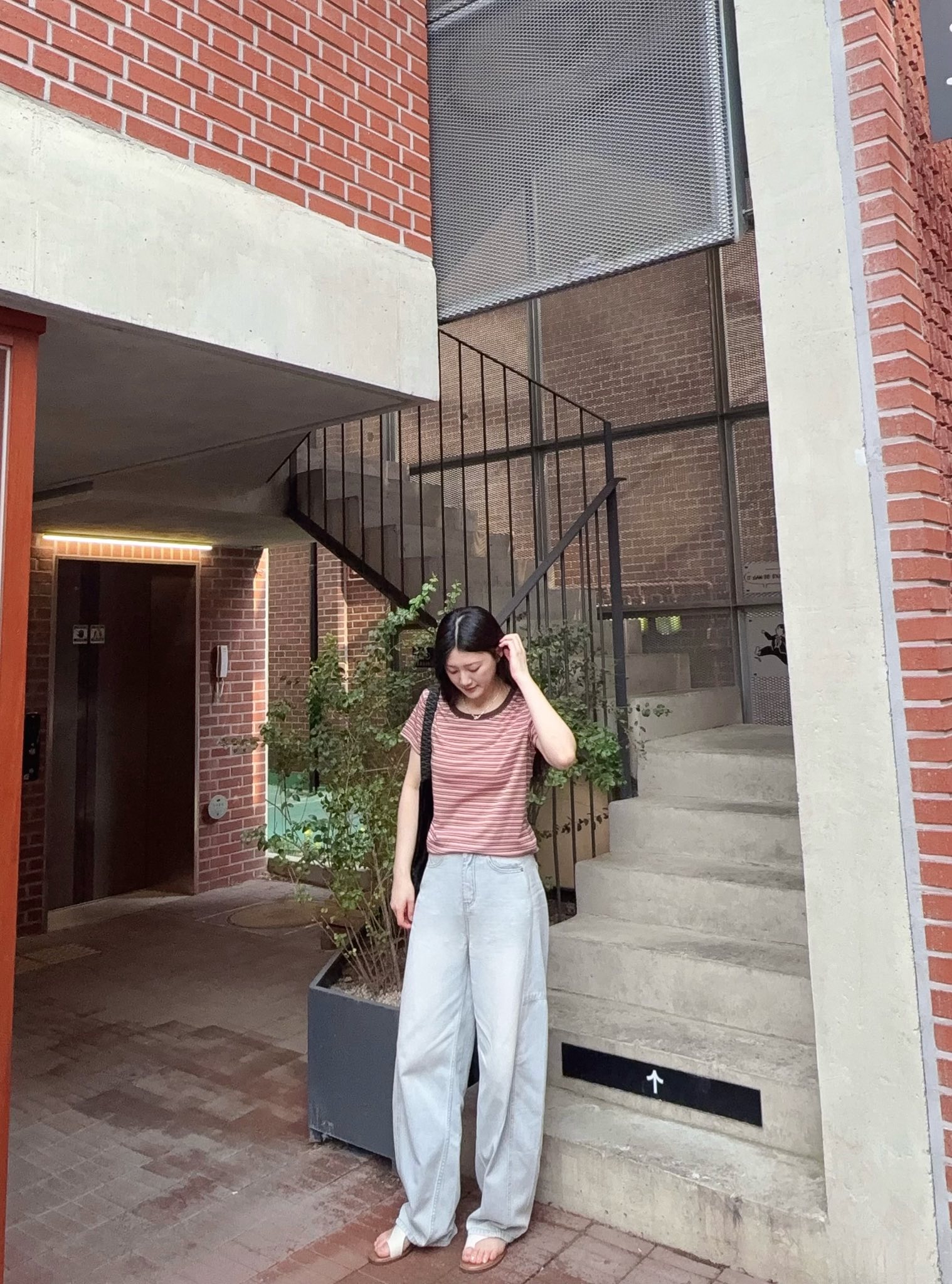 B43.自在剪裁天絲彎刀牛仔寬褲