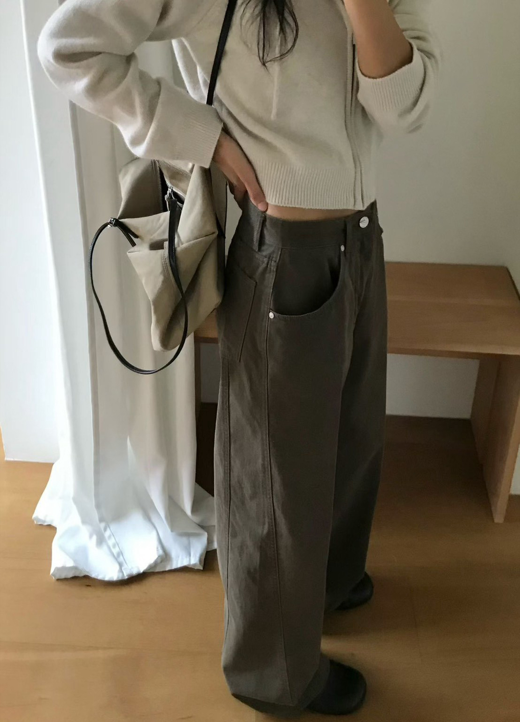 B90.小V家秋日經典奶油長褲