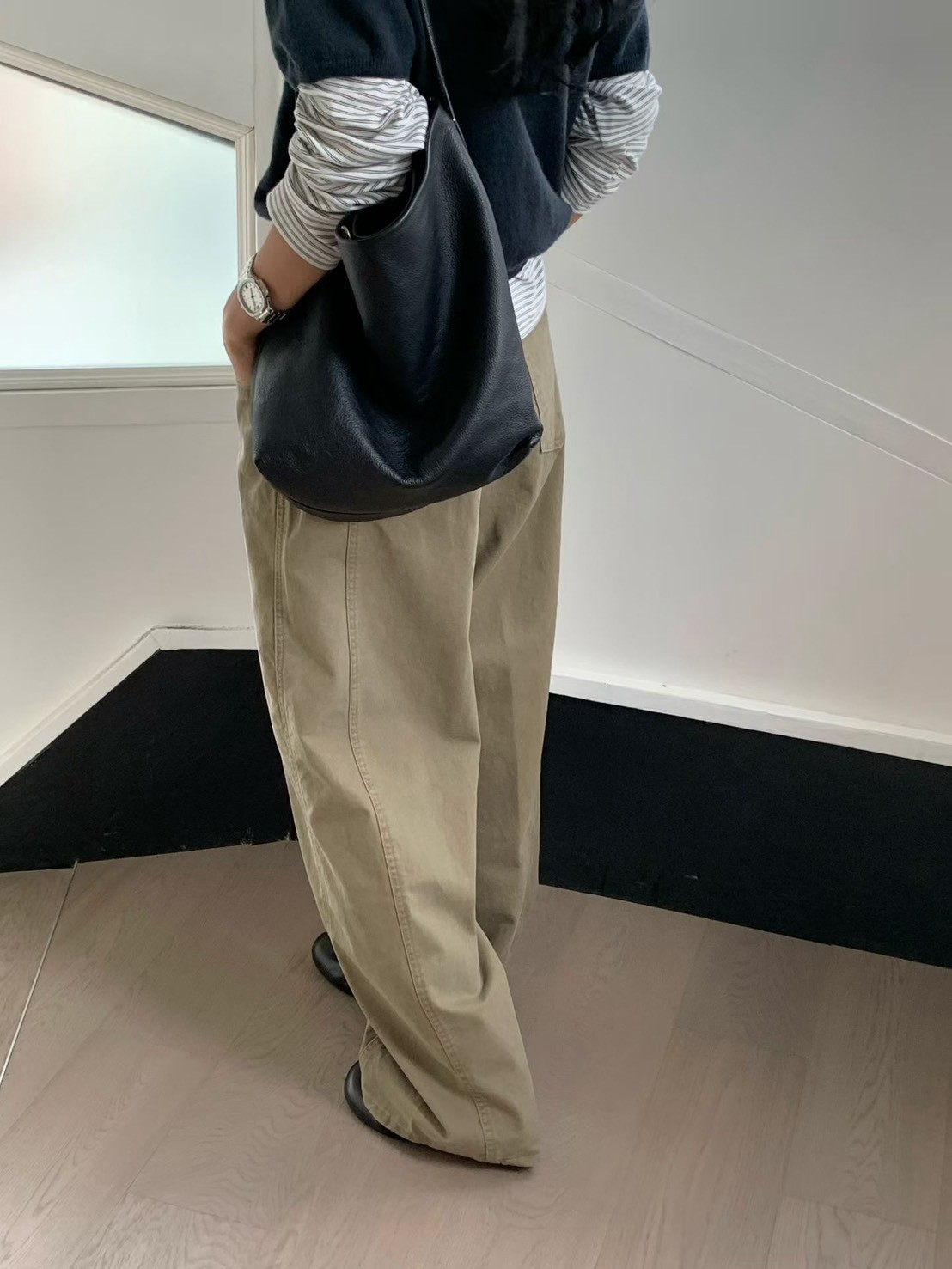 B90.小V家秋日經典奶油長褲
