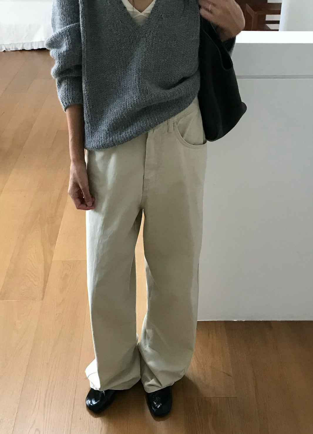 B90.小V家秋日經典奶油長褲