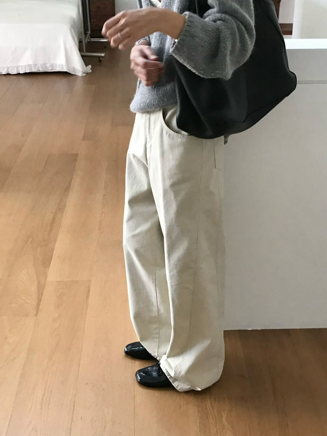 B90.小V家秋日經典奶油長褲
