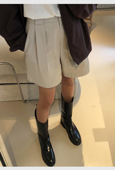 A82.清爽家推薦打褶修身短褲
