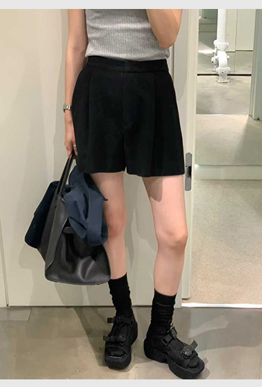 A18.顏值家女孩秋日西裝短褲