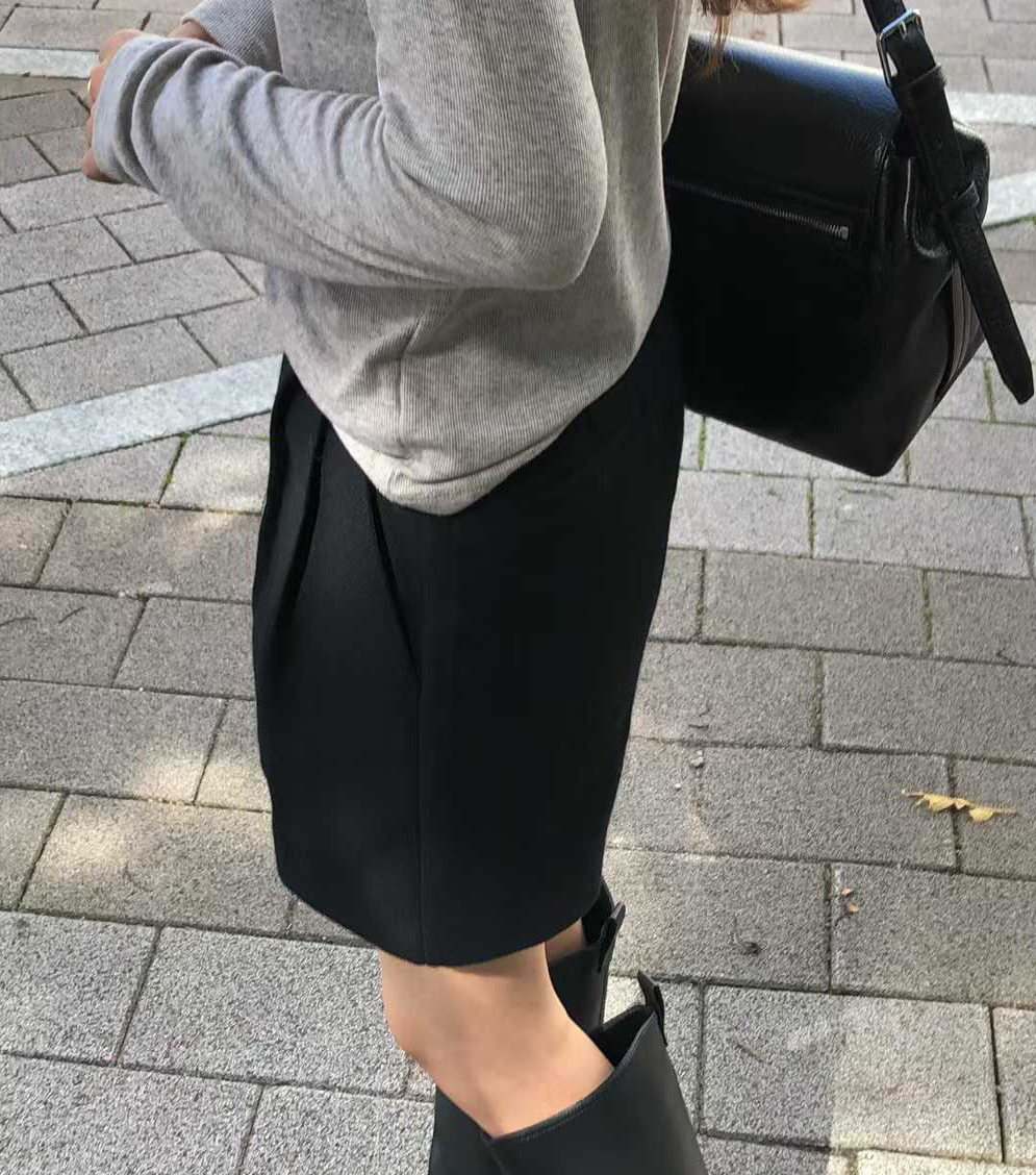 B58.大V家格雷系羊毛打褶短褲