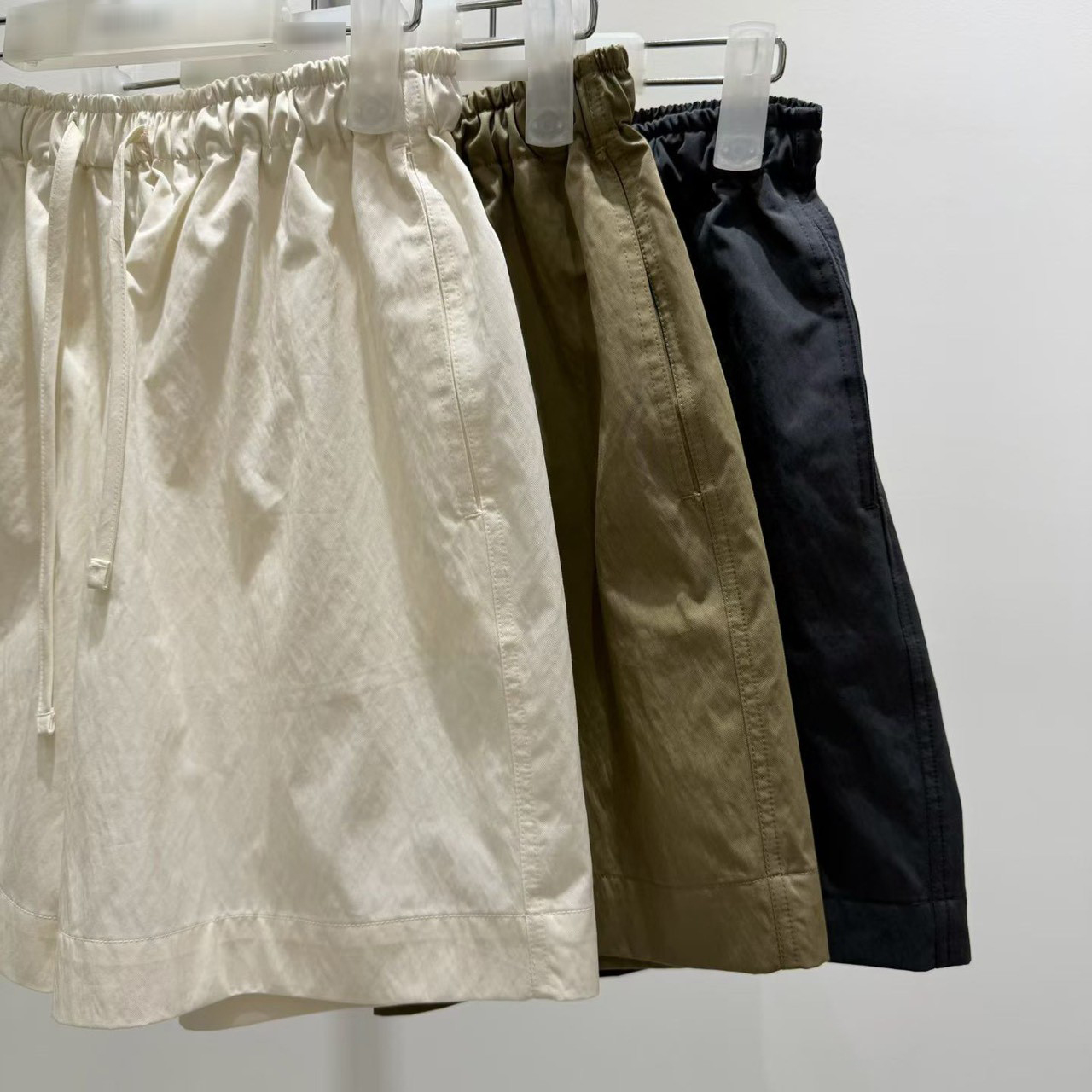 A21.質感家大地色鬆緊腰短褲