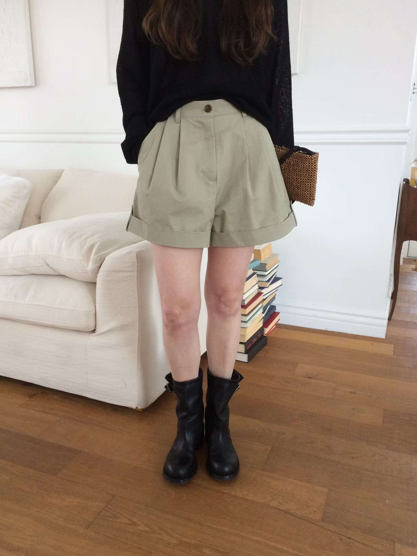 B24.休閒壓褶修飾短褲