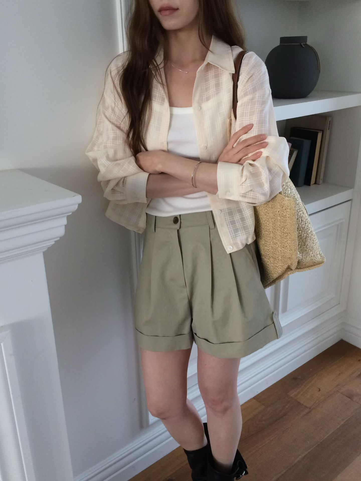 B24.休閒壓褶修飾短褲