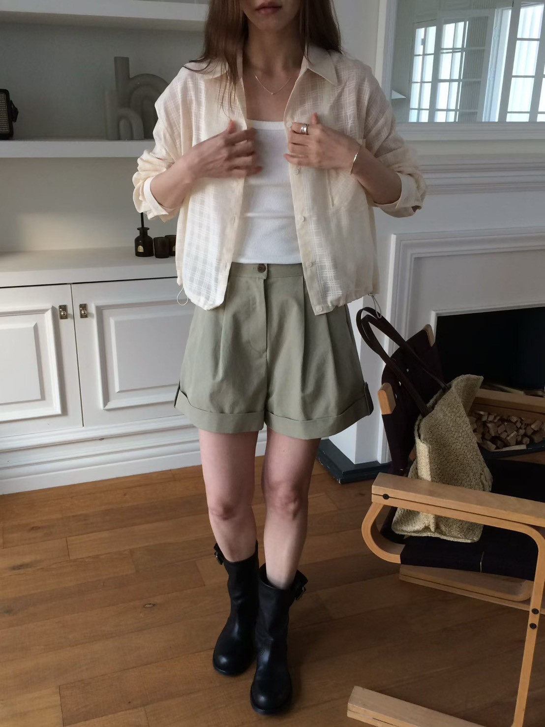 B24.休閒壓褶修飾短褲