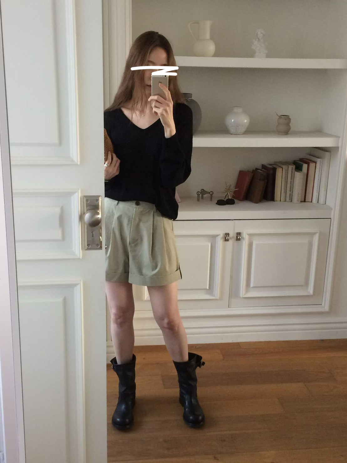 B24.休閒壓褶修飾短褲