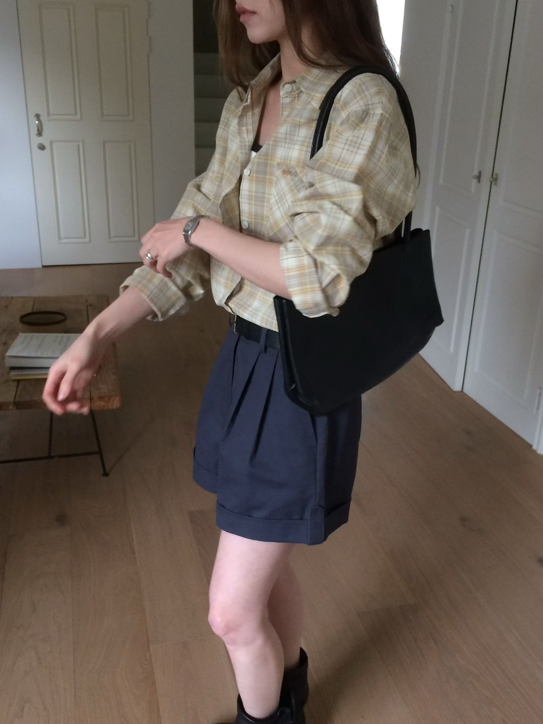 B24.休閒壓褶修飾短褲