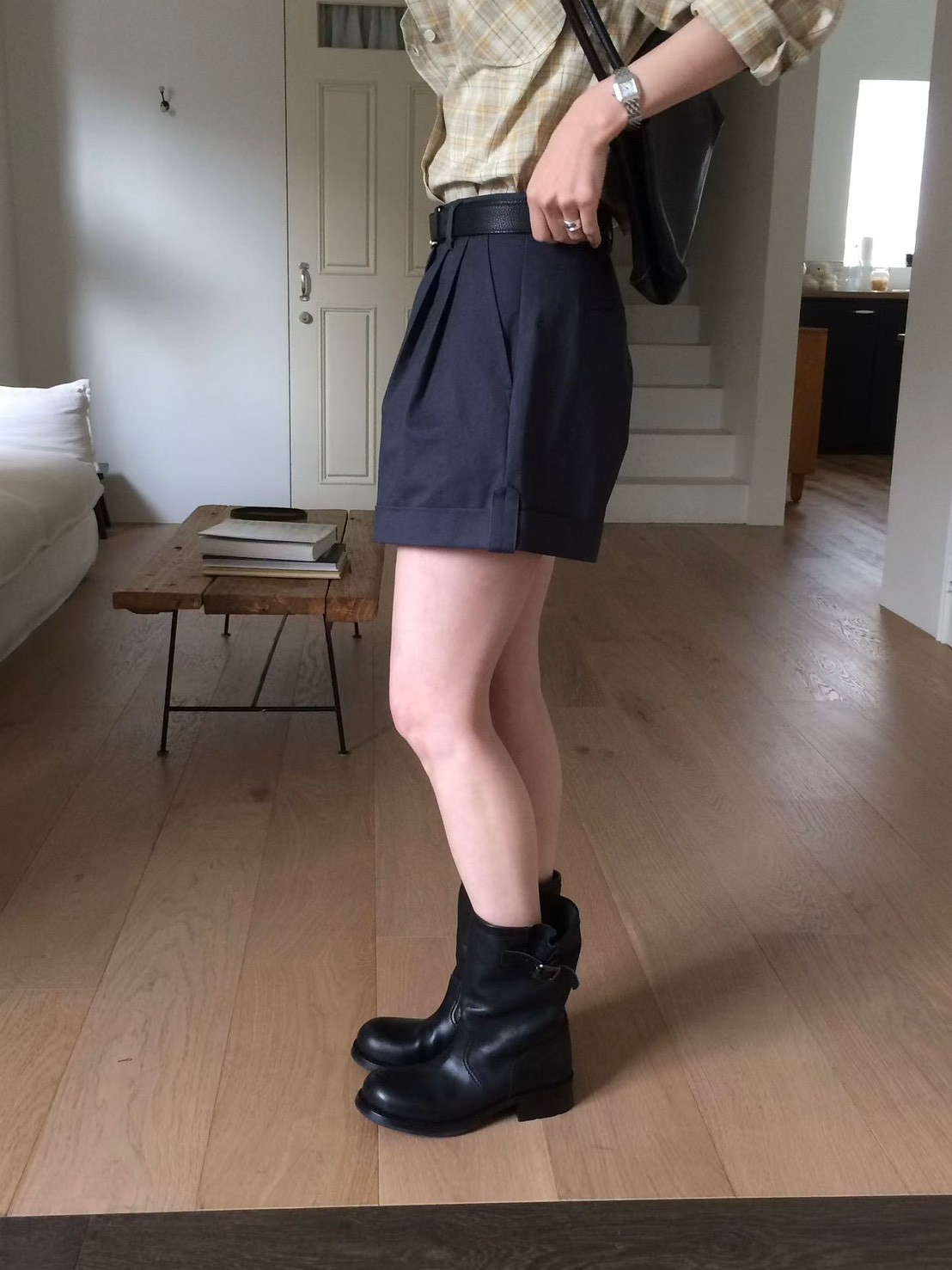 B24.休閒壓褶修飾短褲