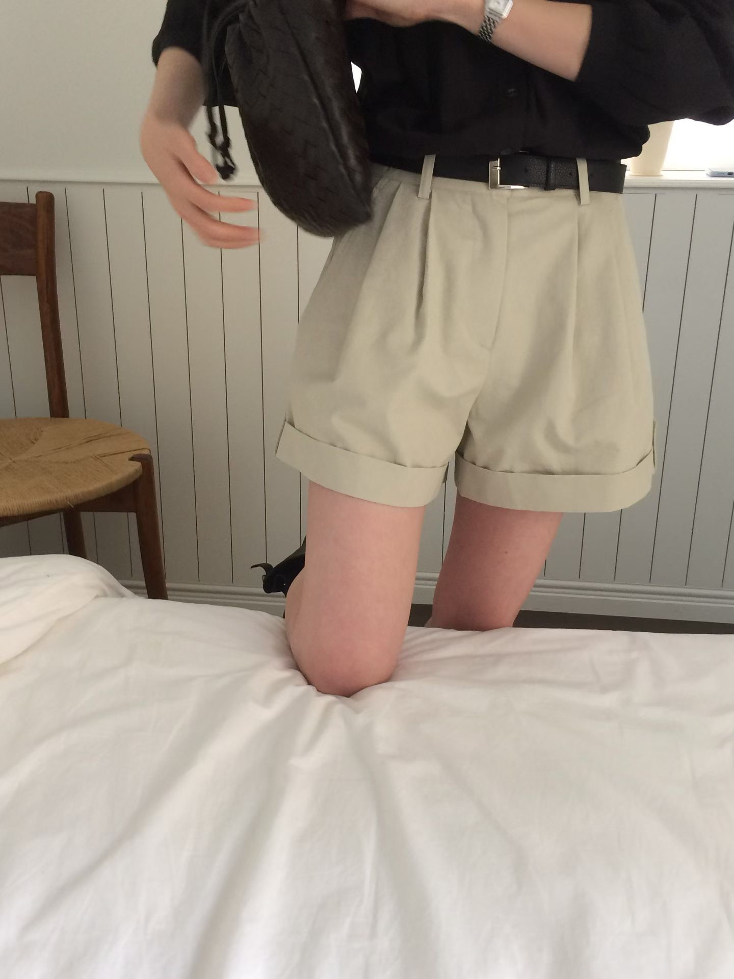 B24.休閒壓褶修飾短褲