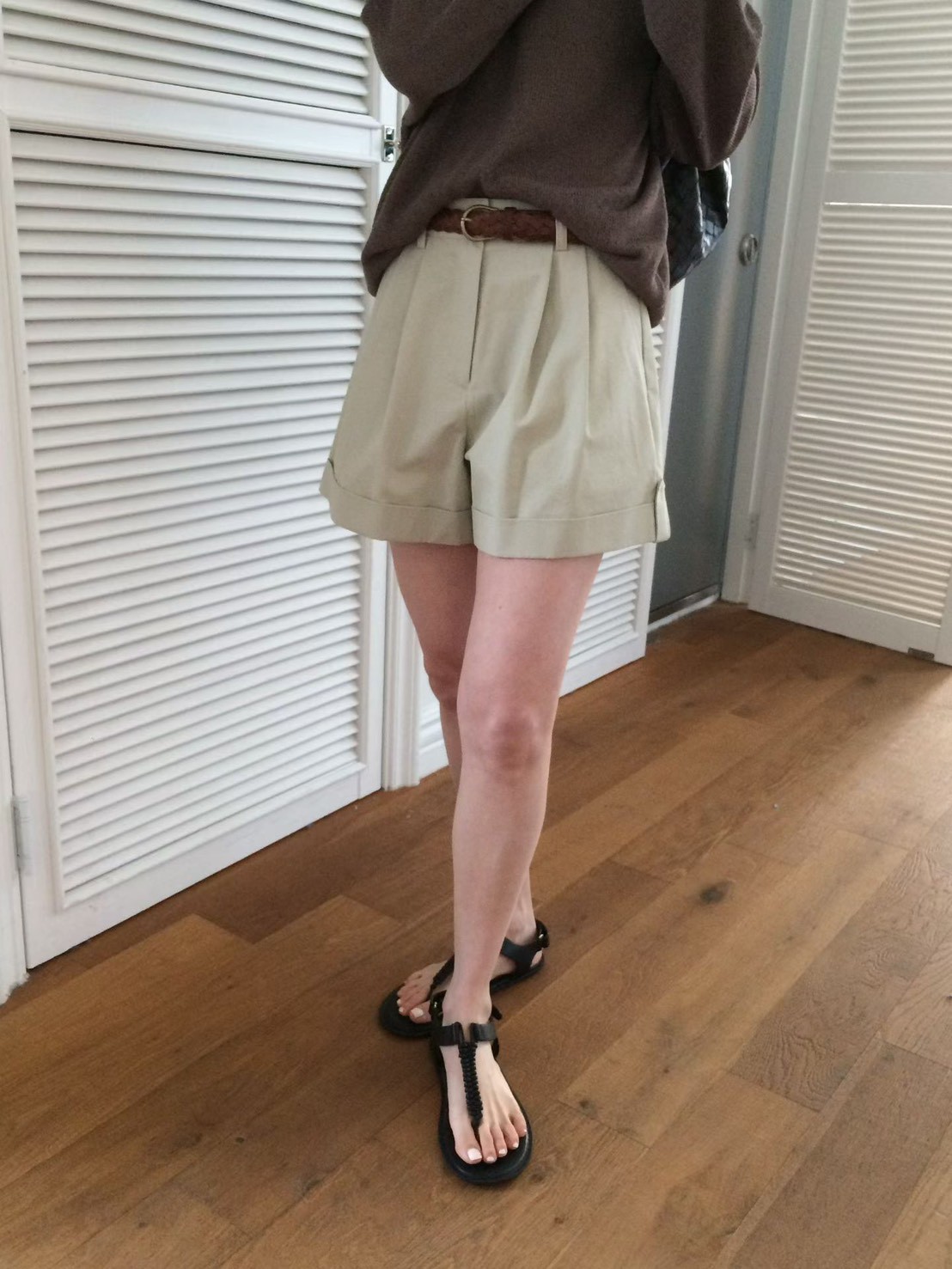 B24.休閒壓褶修飾短褲