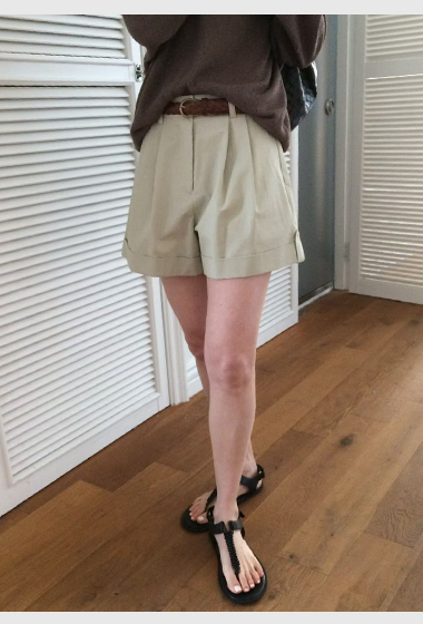 B24.休閒壓褶修飾短褲