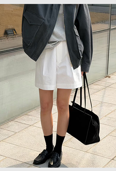 B87.瘦瘦歐膩春日壓摺短褲