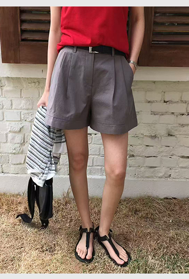 B32.櫥窗家都會休閒打褶短褲