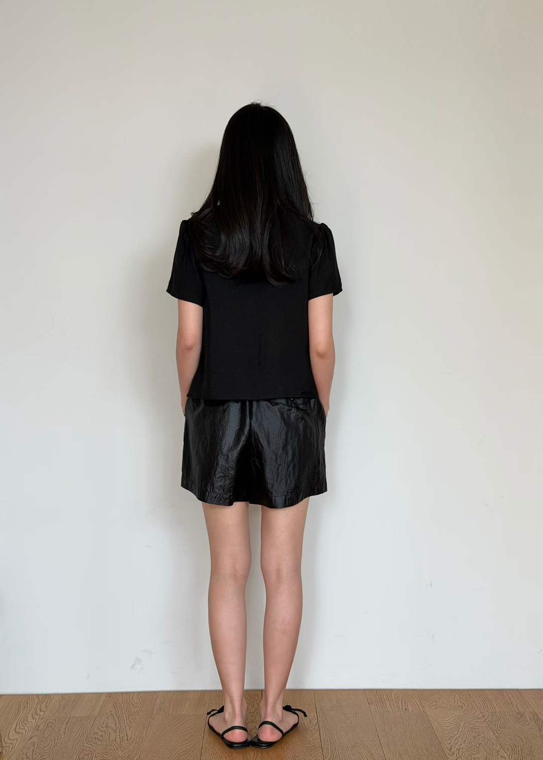 B56.瘦瘦歐膩時尚微光澤短褲