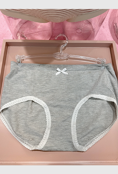 小蝴蝶結條紋蕾絲滾邊內褲