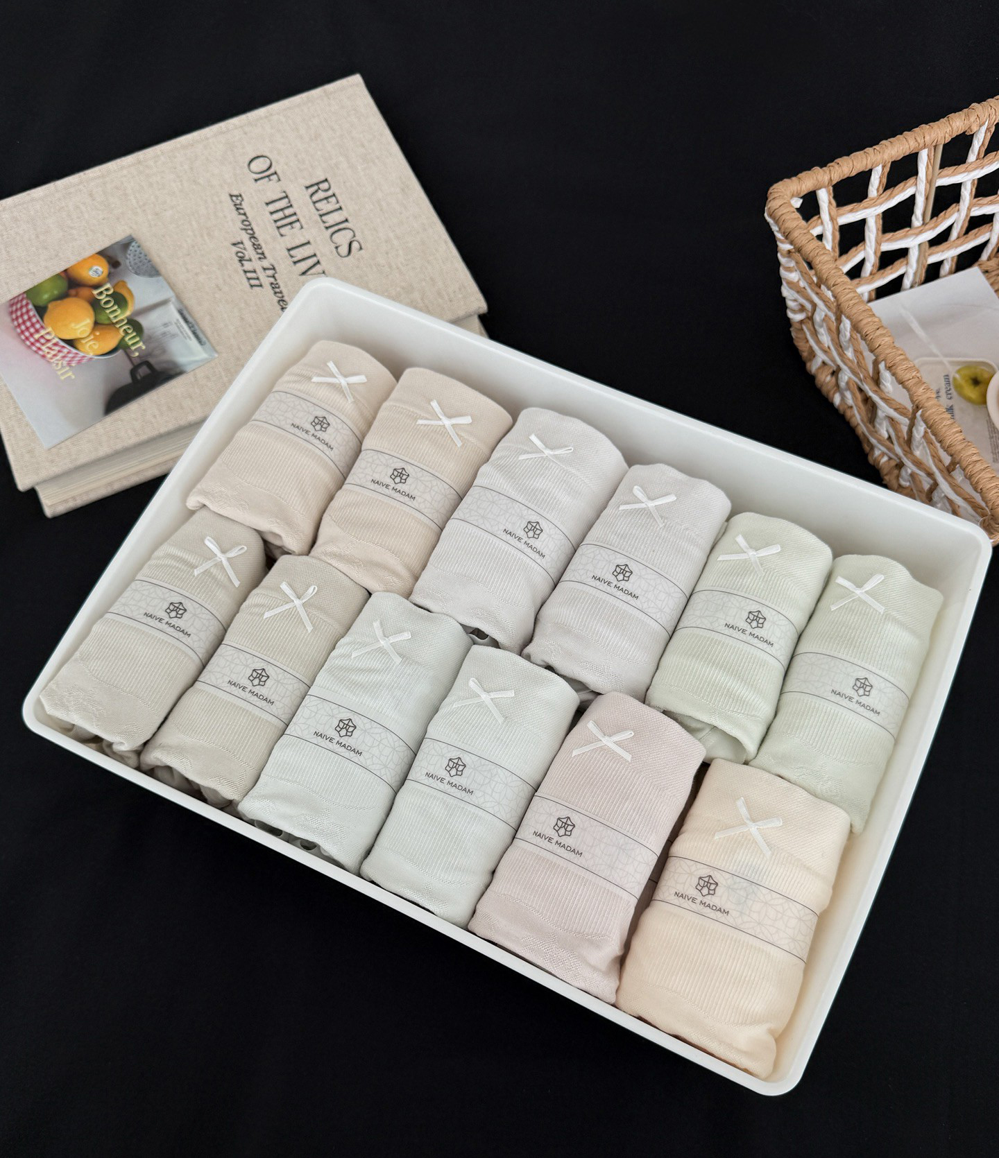 B82.美麗無縫緹花內褲3入不挑色