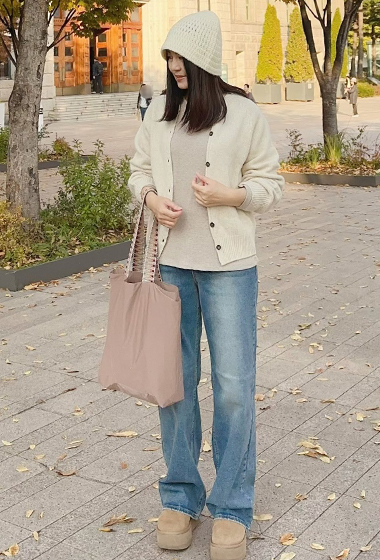 B110.綠繡線刷白淺藍中直筒牛仔褲