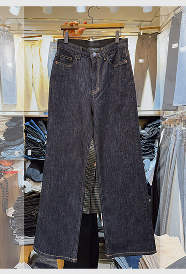 B01.綠繡線輕磨毛彈性直筒牛仔褲