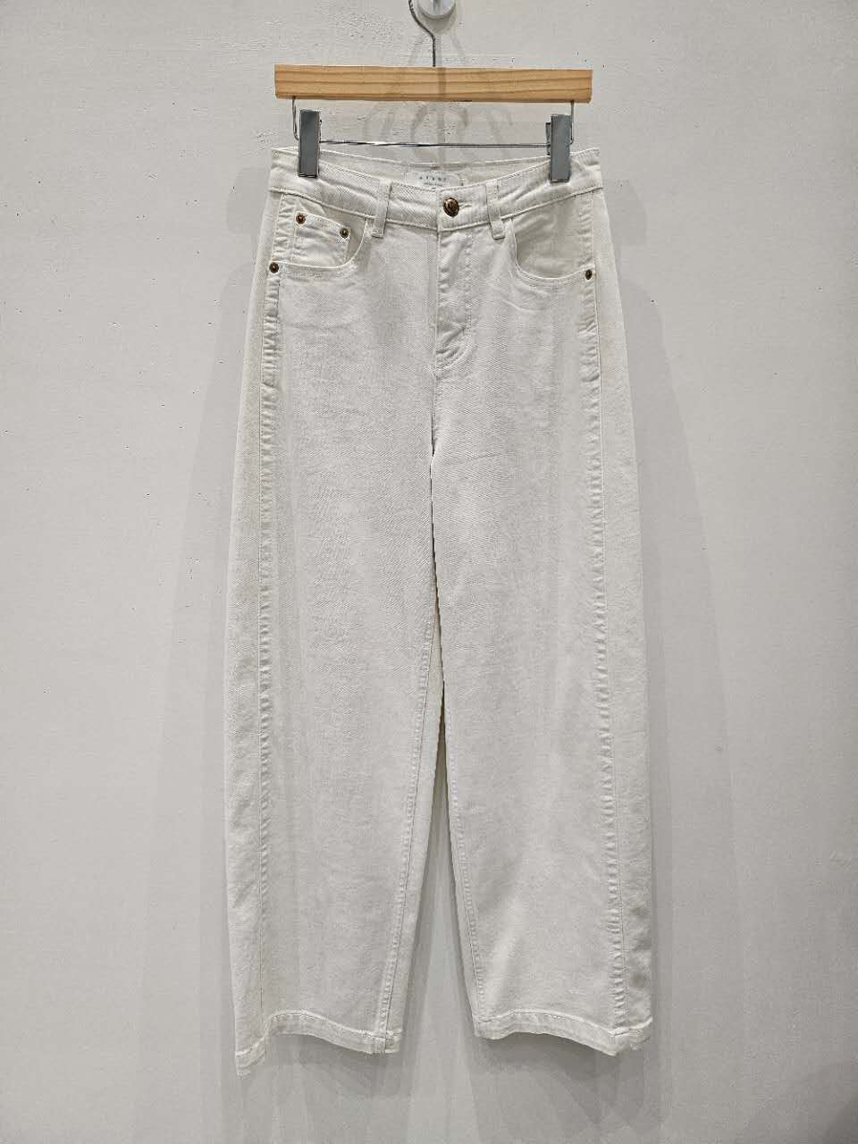 B84.星星家零失誤搭配男友白褲