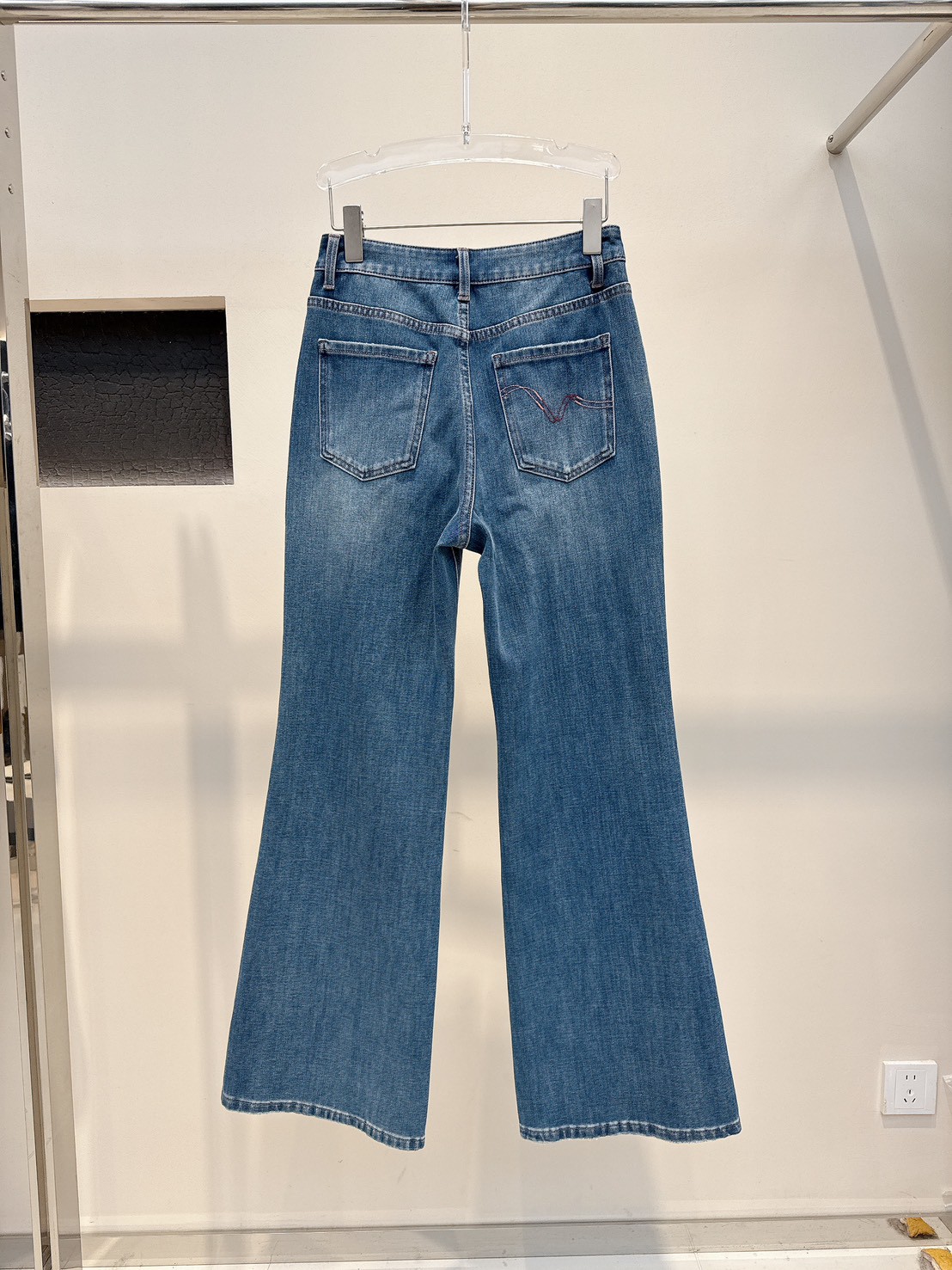 B04.修身水洗唯美喇叭牛仔褲