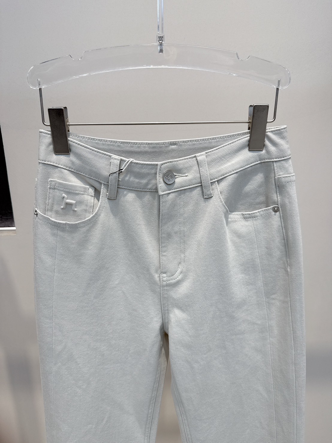 B03.半立體小馬輪廓小開衩牛仔褲