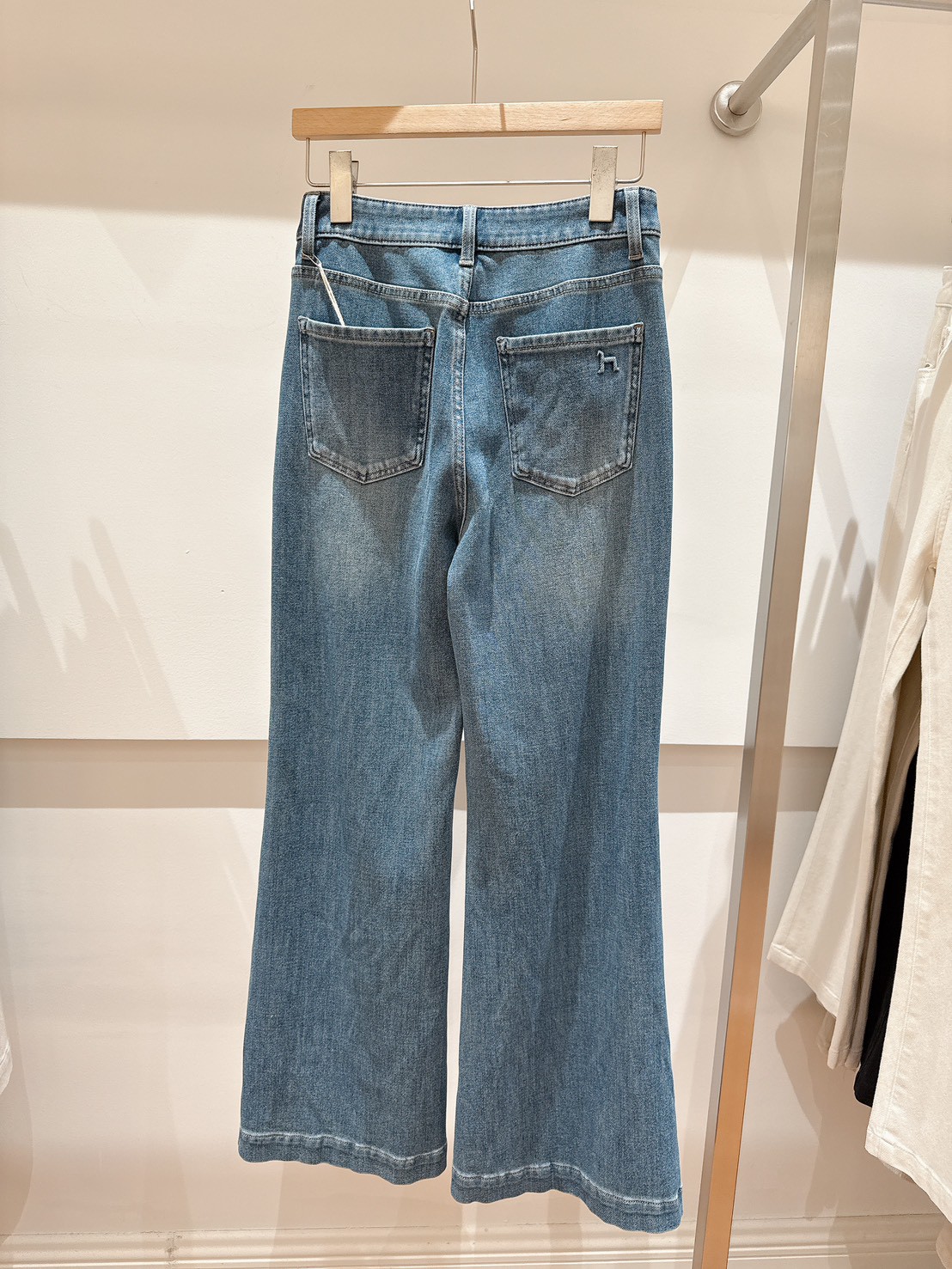 B39.半立體小馬彈性開衩牛仔褲