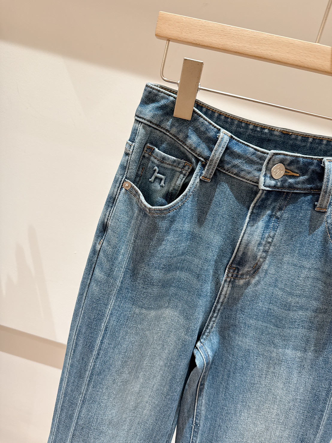 B39.半立體小馬彈性開衩牛仔褲